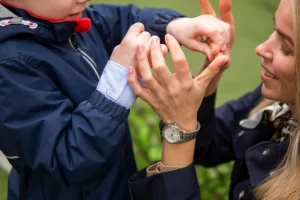 Ini Dia ! ! Tips Membangun Karakter Anak Dengan Pertemanan