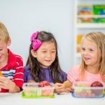 Tips Memilih Makanan dan Minuman Kemasan yang Lebih Sehat untuk Anak