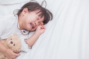 Bagaimana cara mengatasi bayi yang rewel?