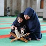 Keutamaan Orangtua yang Mengajari Anak Membaca Al-Qur’an