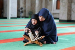 Keutamaan Orangtua yang Mengajari Anak Membaca Al-Qur’an