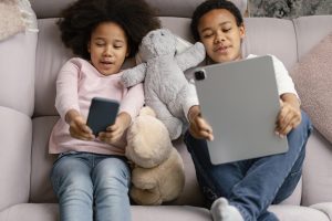Cara Ampuh Mengurangi Screen Time pada Anak