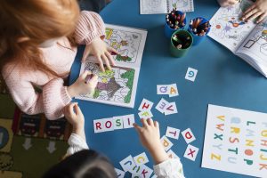 10 Kebiasaan Anak Pintar yang Bisa Dilatih Sejak SD